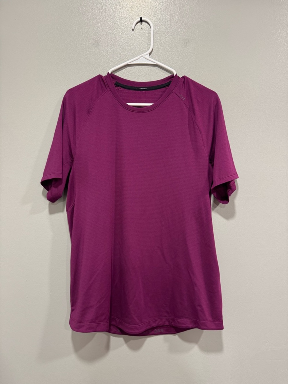 Lululemon License To Train Short Sleeve Shirt in Achilles Grape Size Medium